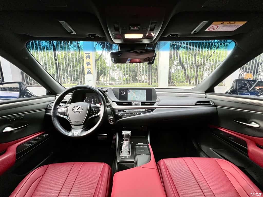Lexus ES, 2020 все фото