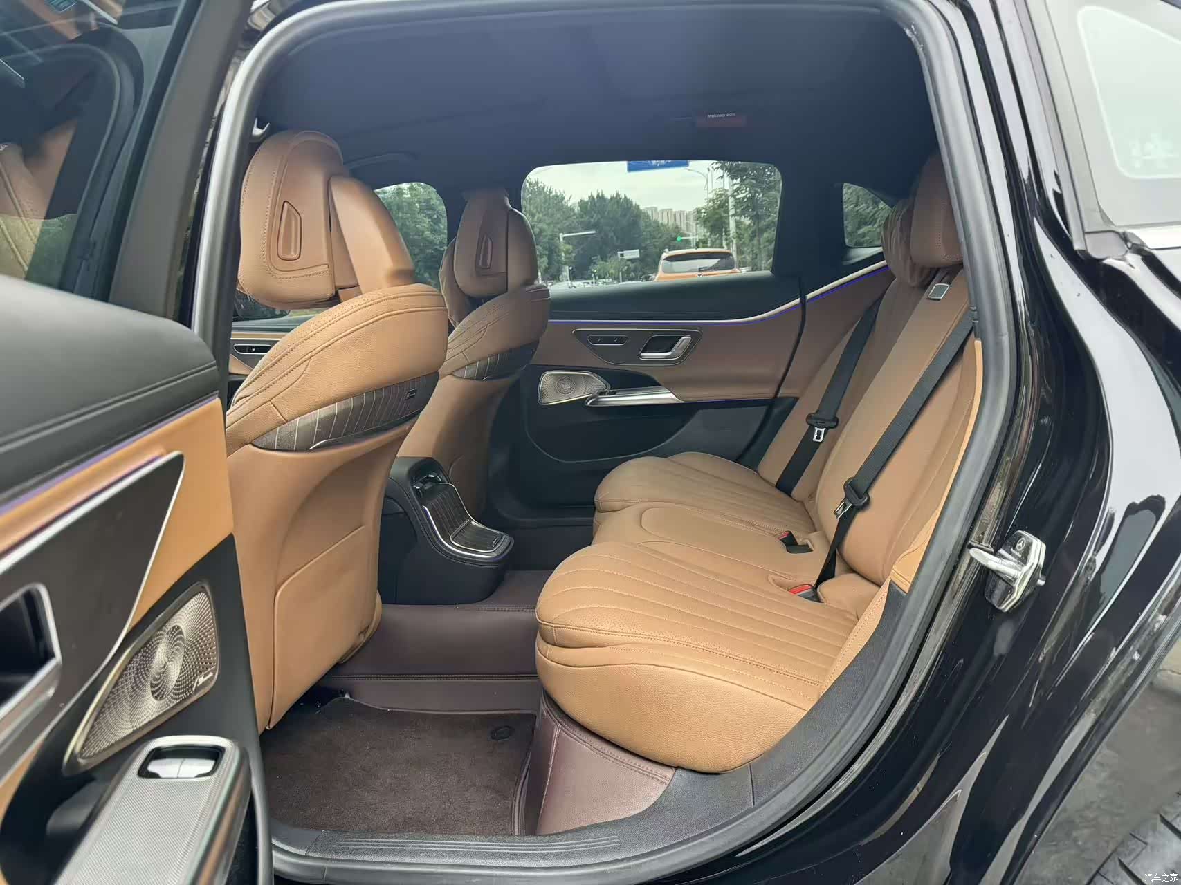 Mercedes-Benz E-Class, 2024 6