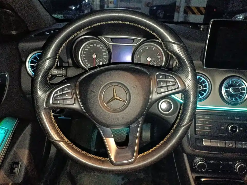 Mercedes-Benz CLA