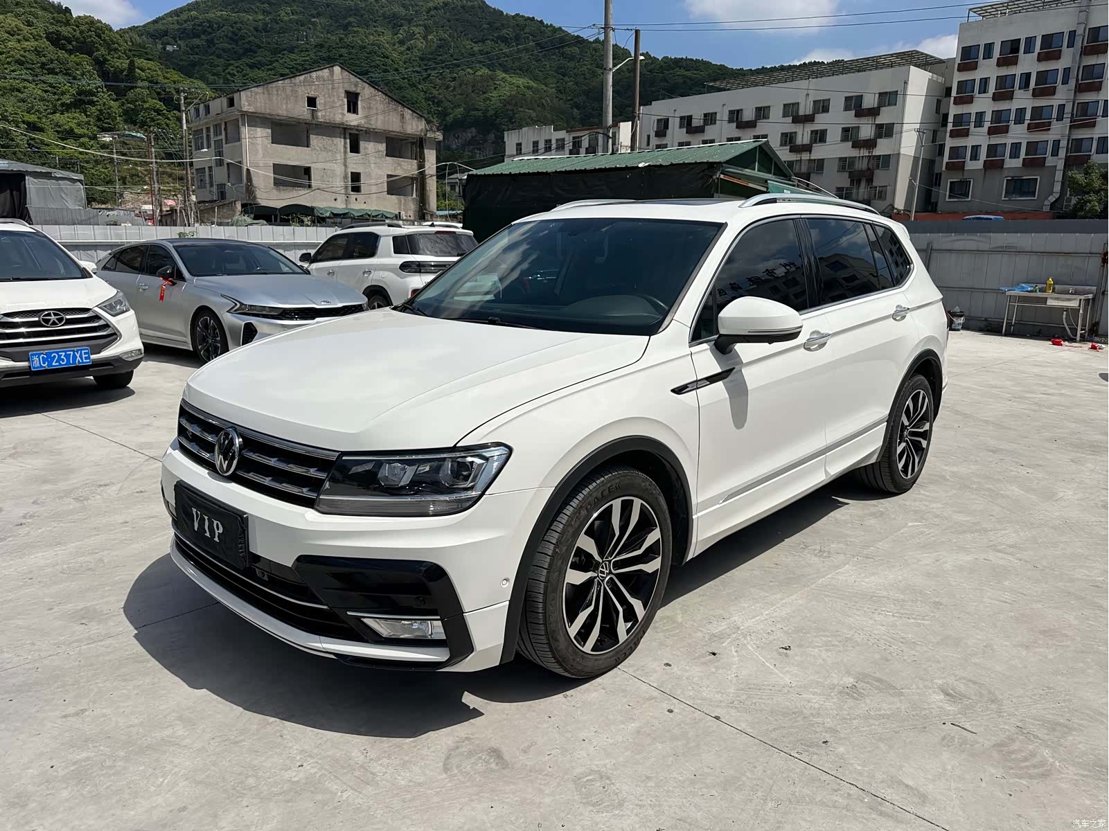 Volkswagen Tiguan L, 2021 1