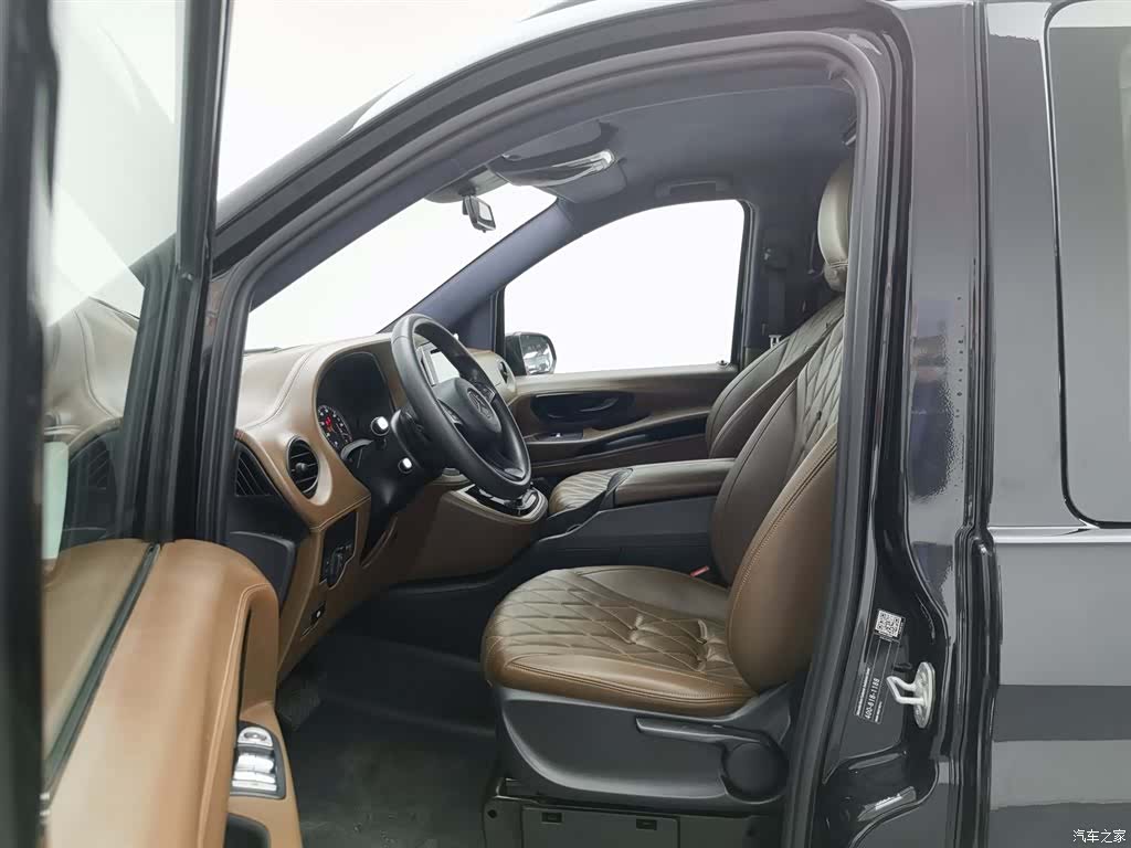 Mercedes-Benz 7, 2019 10