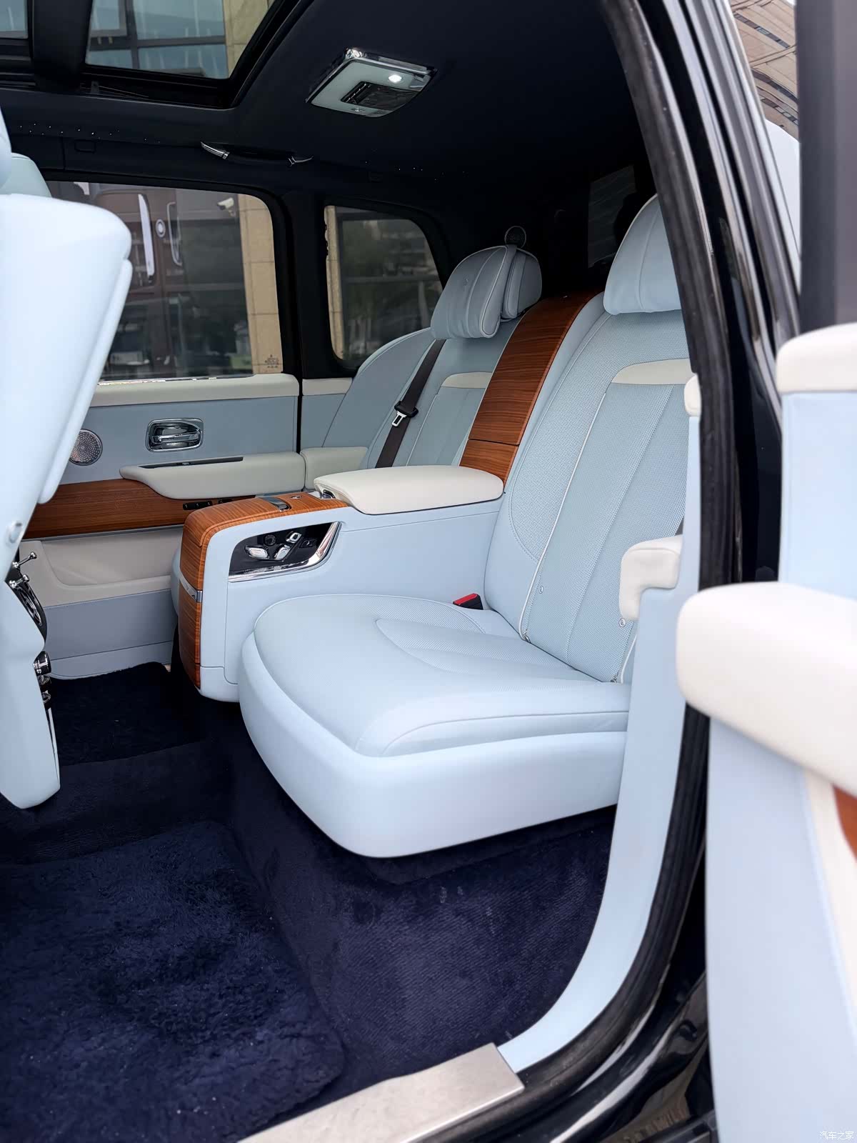 Rolls-Royce Cullinan, 2019 4