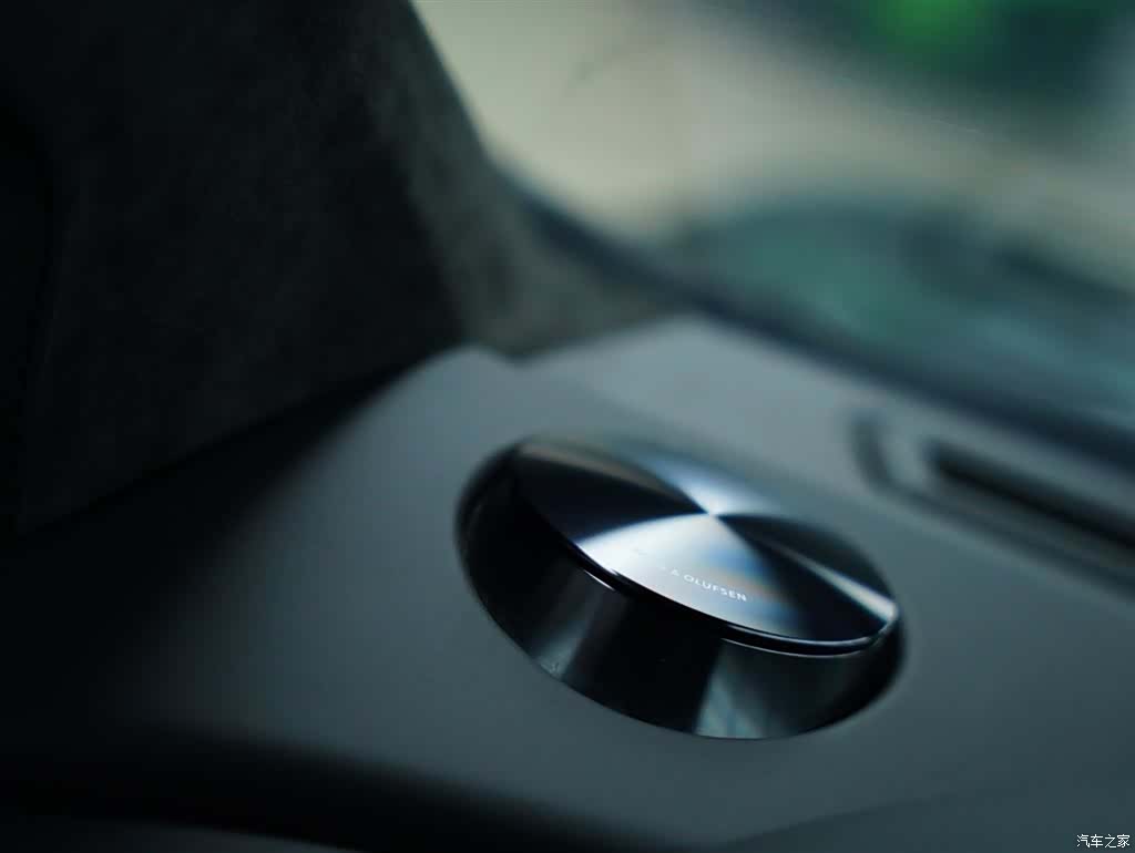 Aston Martin DBS, 2010 12