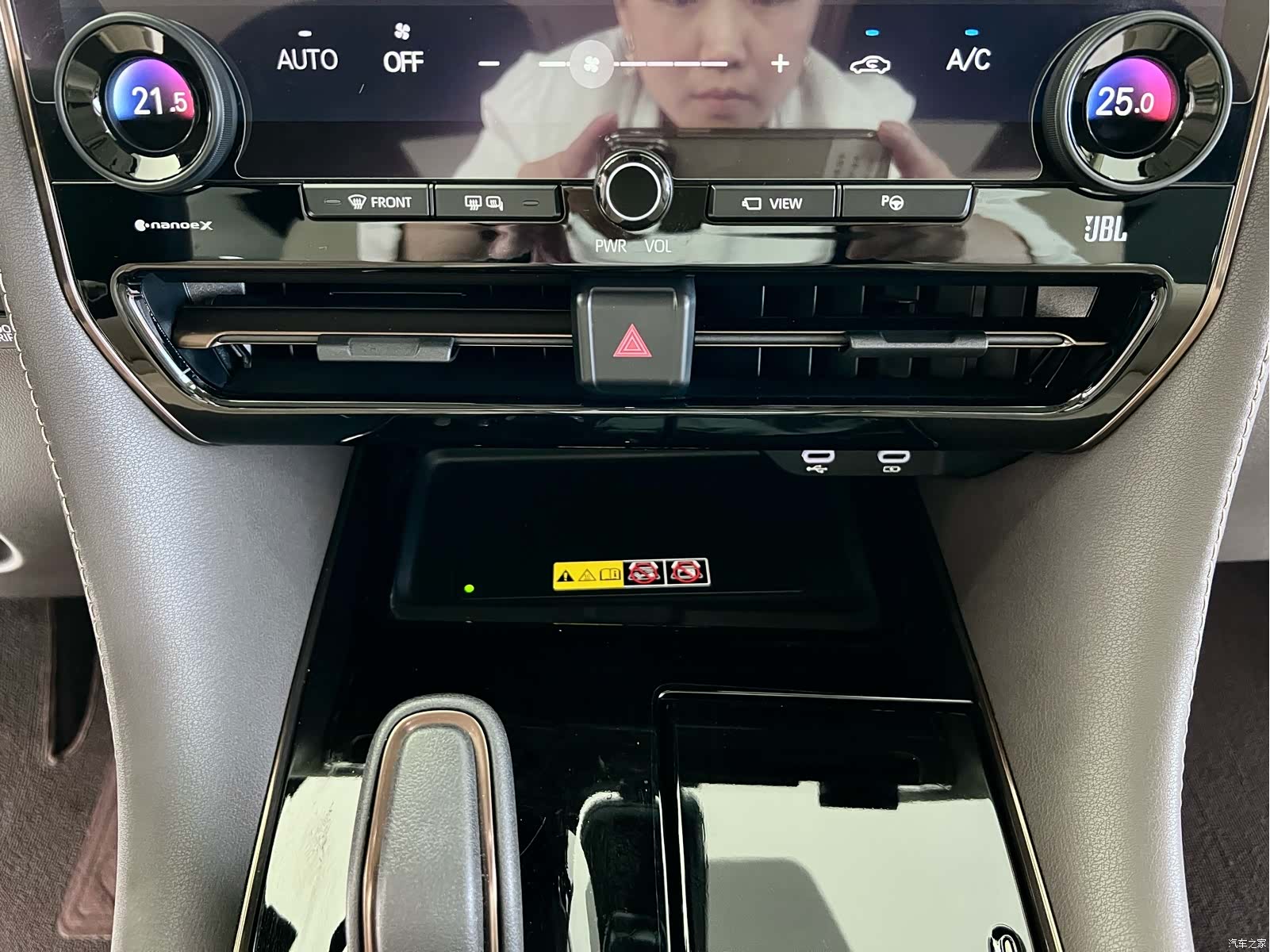 Toyota Alphard, 2025 19