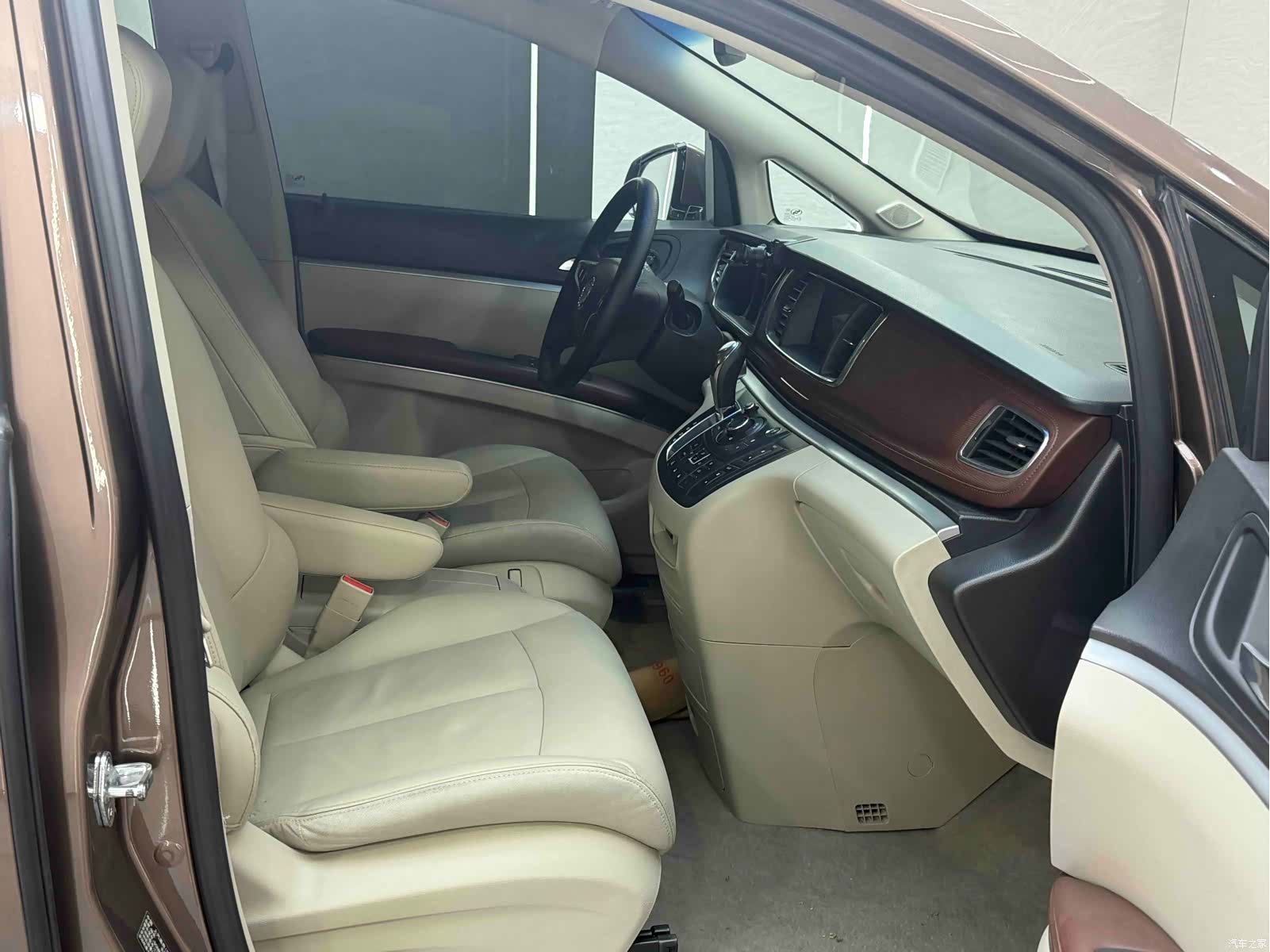 Buick GL8, 2019 9