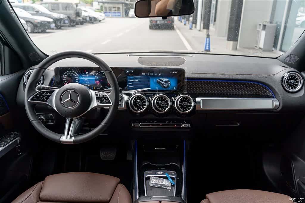 Mercedes-Benz GLB, 2025 10