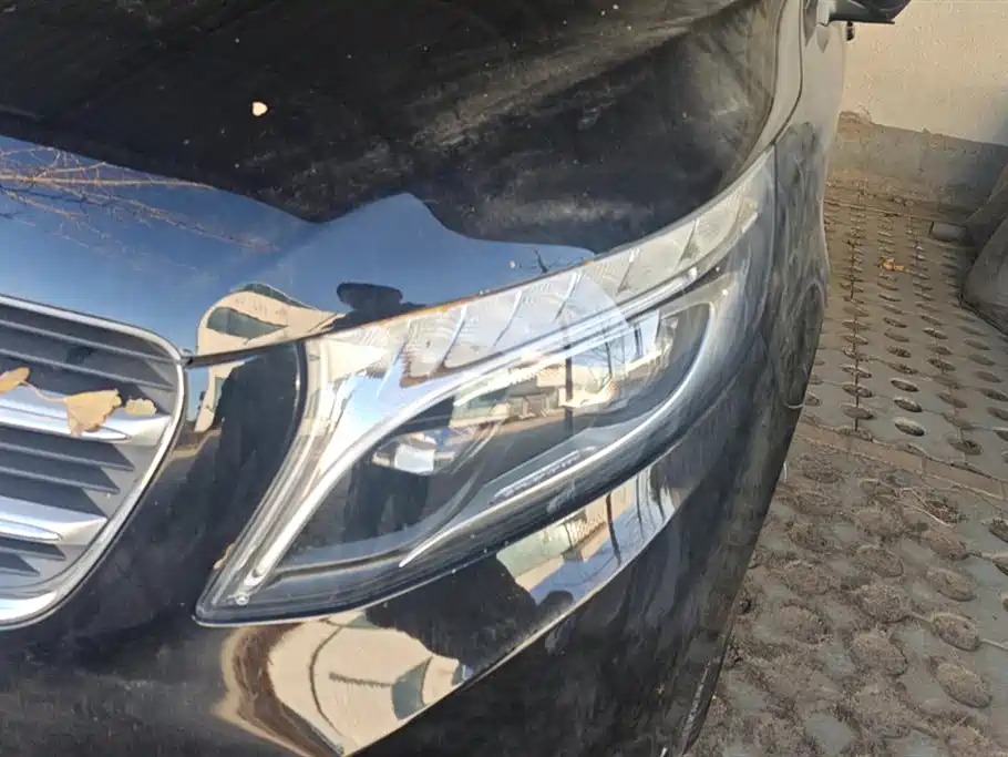 Mercedes-Benz V-class