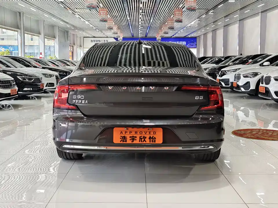 Volvo S90