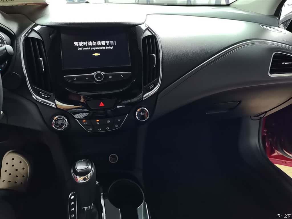 Chevrolet 320, 2018 13
