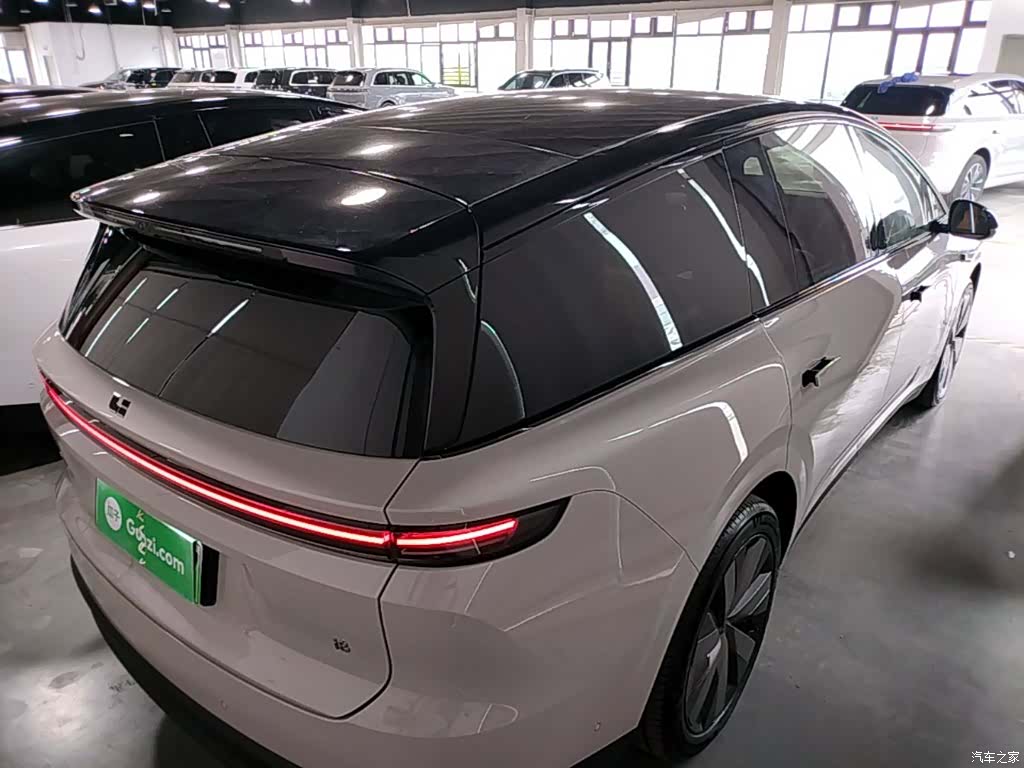 Li Auto i8, 2025 7