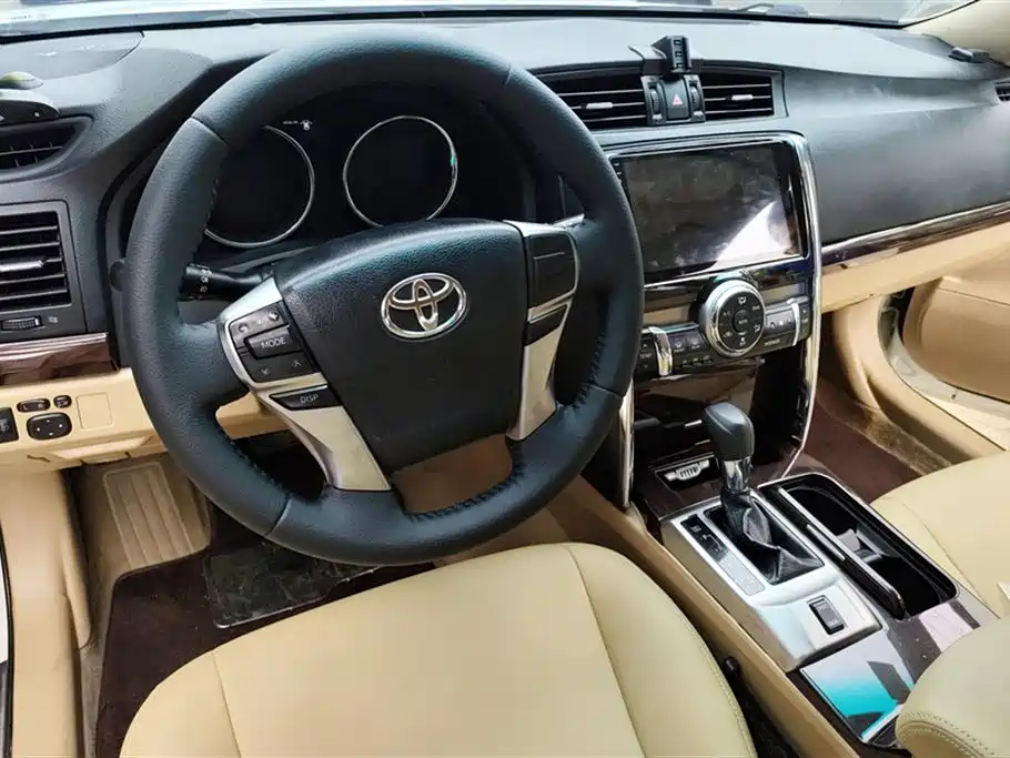 Toyota Reiz