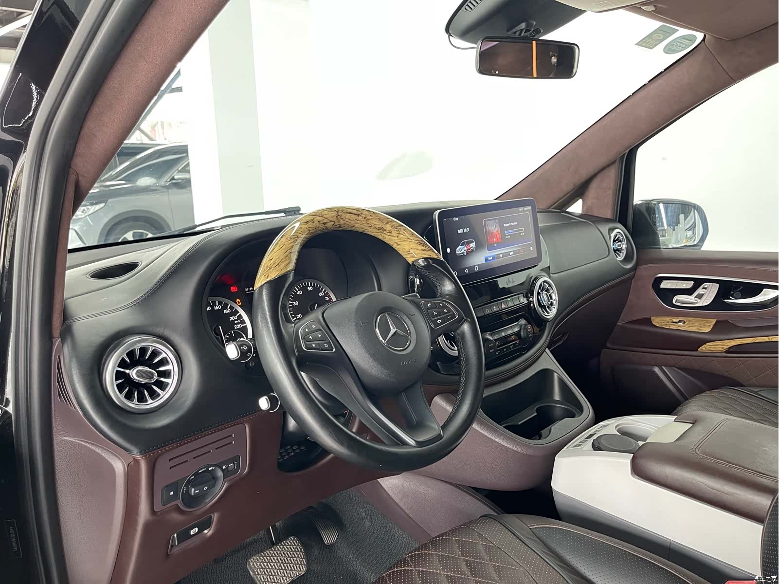 Mercedes-Benz 7, 2019 21
