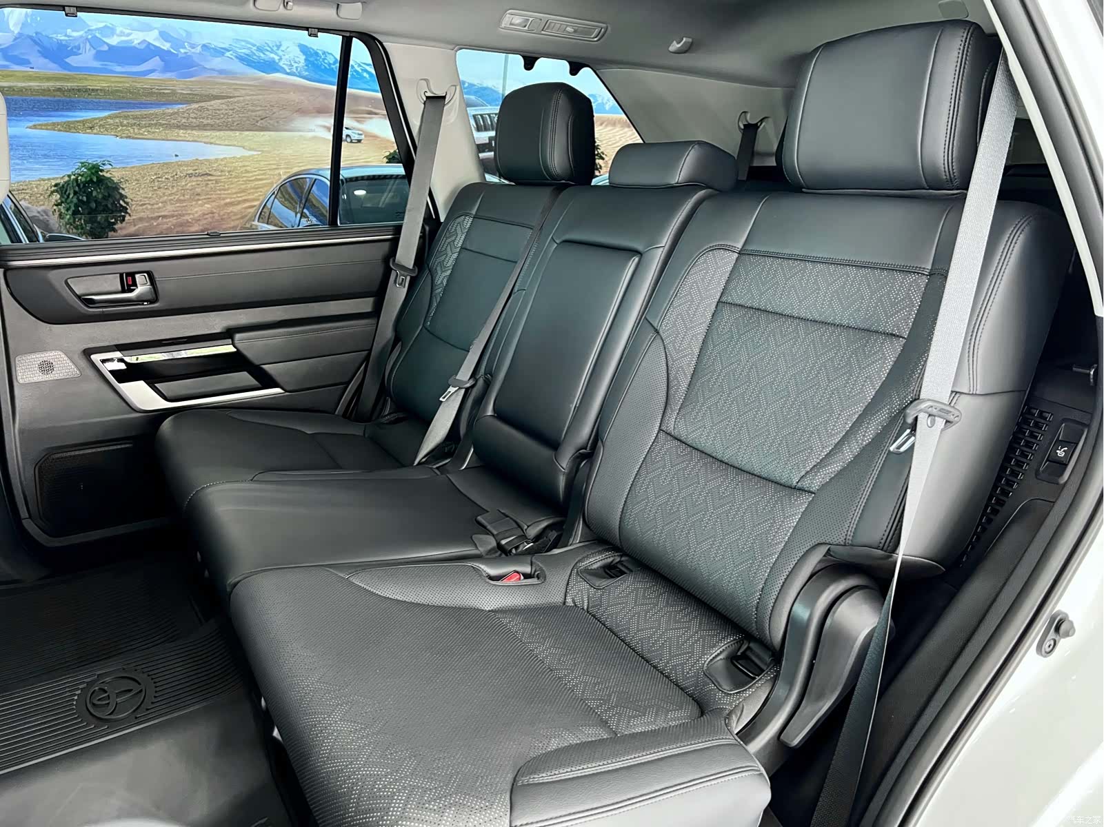 Toyota Sequoia, 2023 10