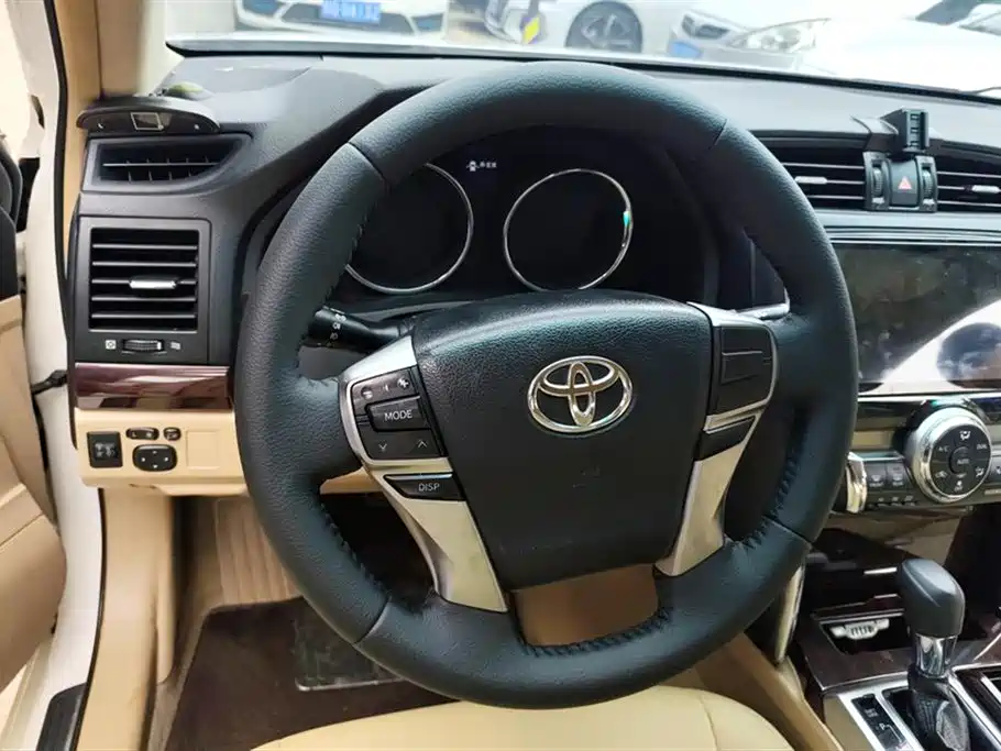 Toyota Reiz
