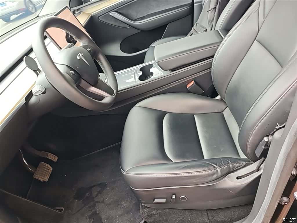 Tesla Model Y, 2023 15