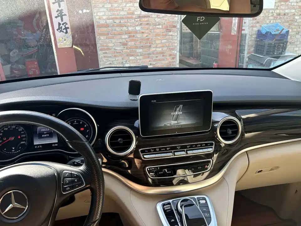 Mercedes-Benz V-class