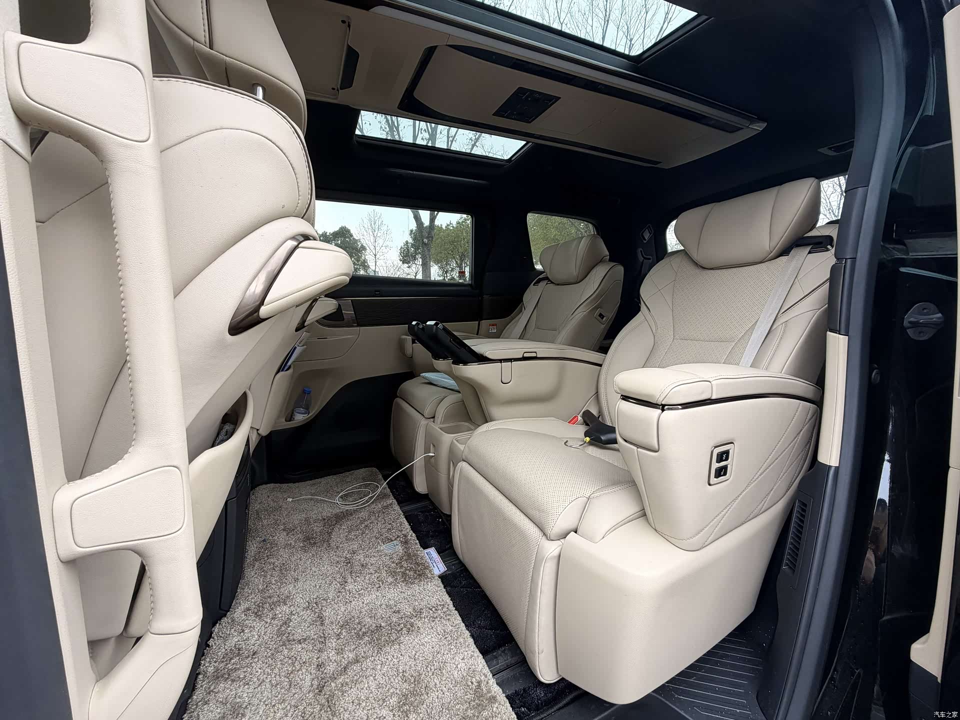 Toyota Vellfire, 2024 9