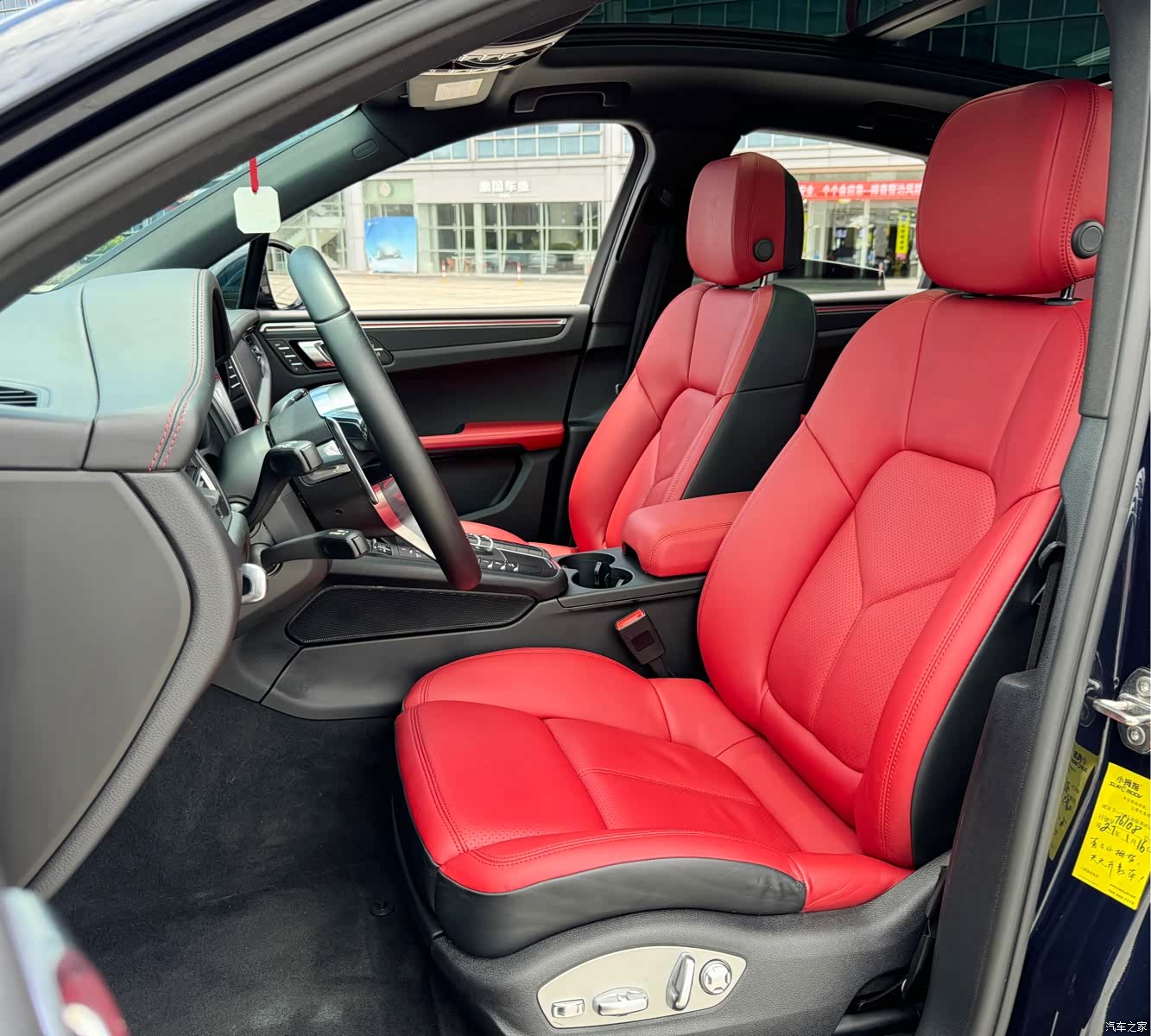 Porsche Macan, 2021 все фото