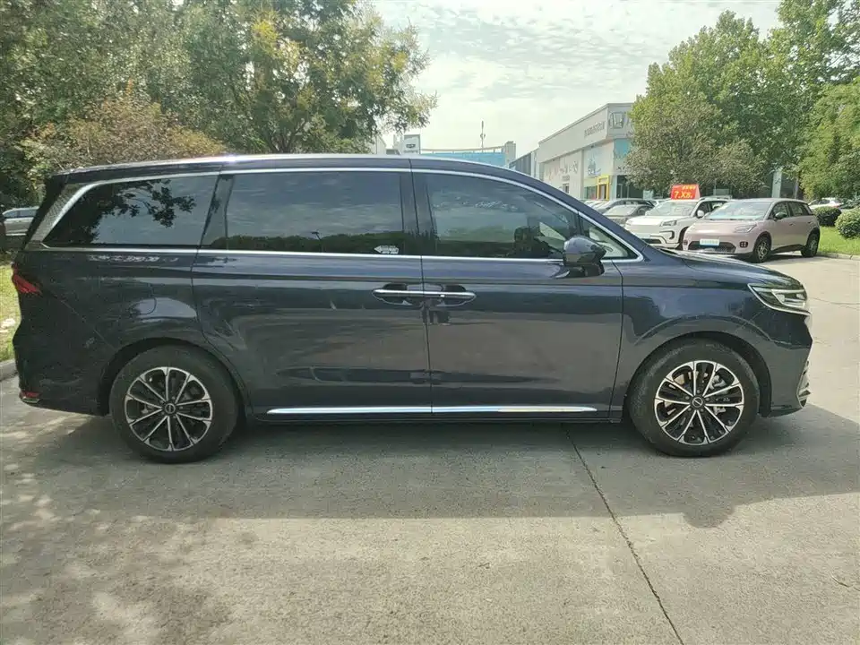 Roewe iMAX8