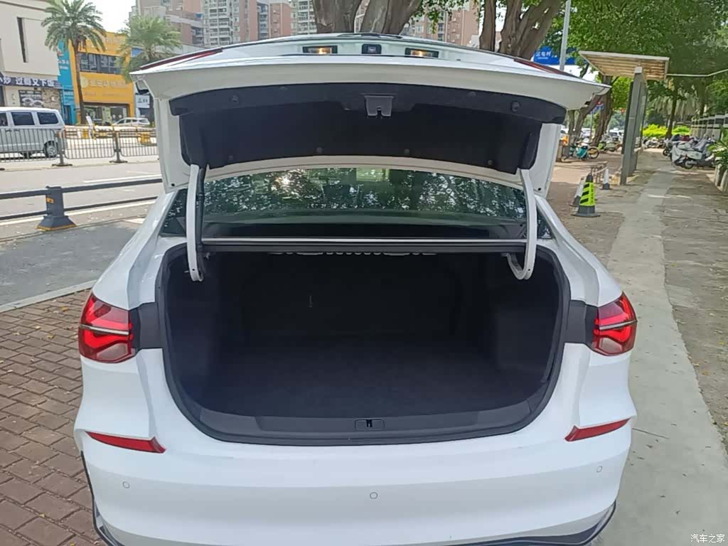 Chevrolet RS, 2019 19