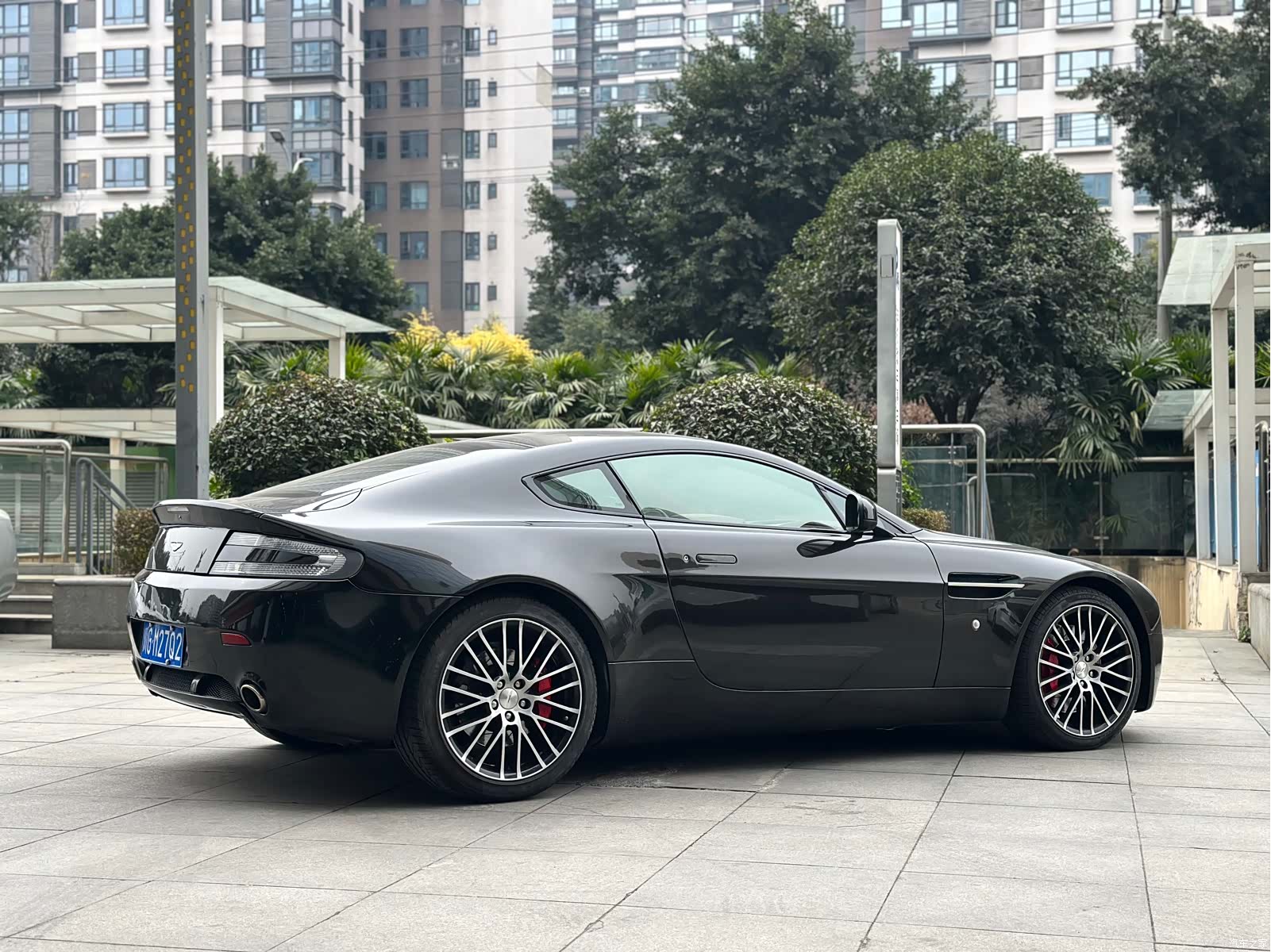 Aston Martin Vantage, 2012 все фото