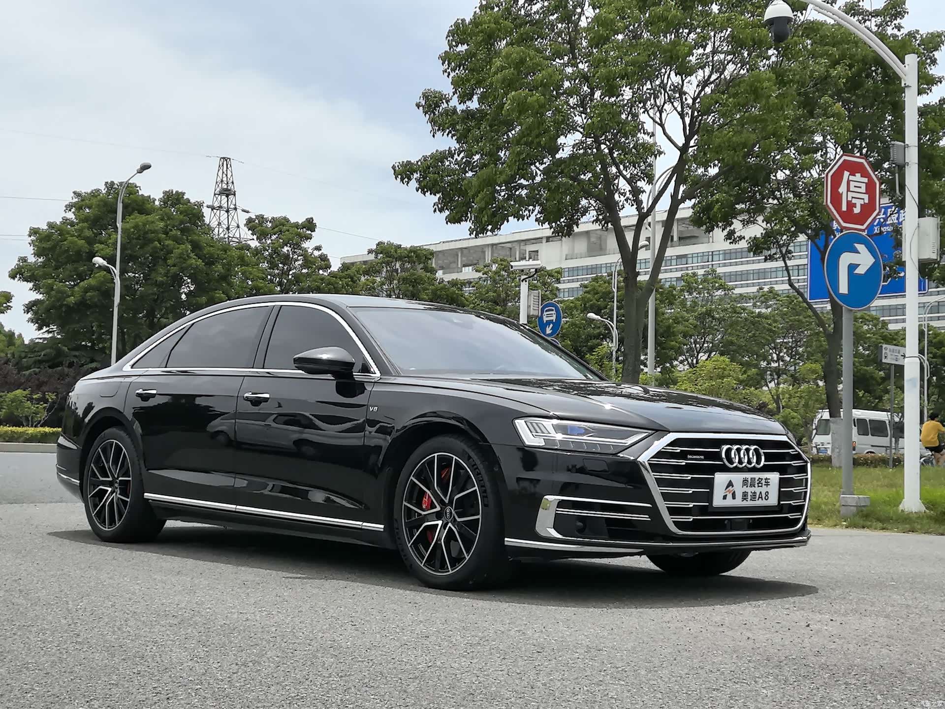 Audi A8L, 2022 3