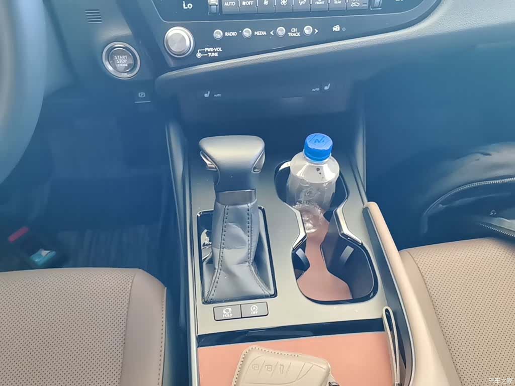 Lexus ES, 2024 14