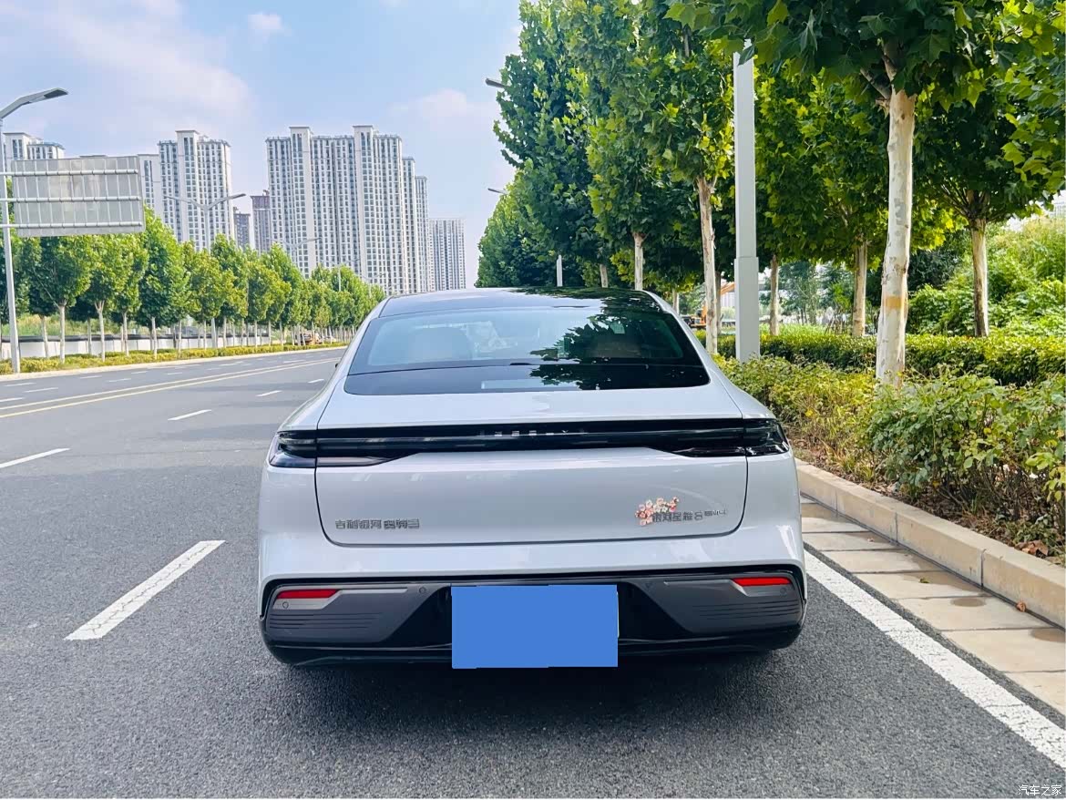 Geely 8, 2025 3