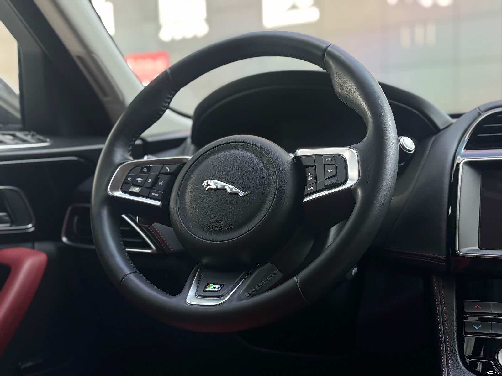 Jaguar F-PACE, 2017 19