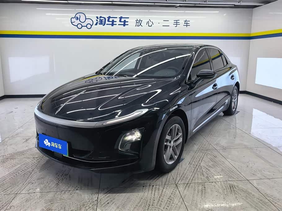 Hongqi E-QM5