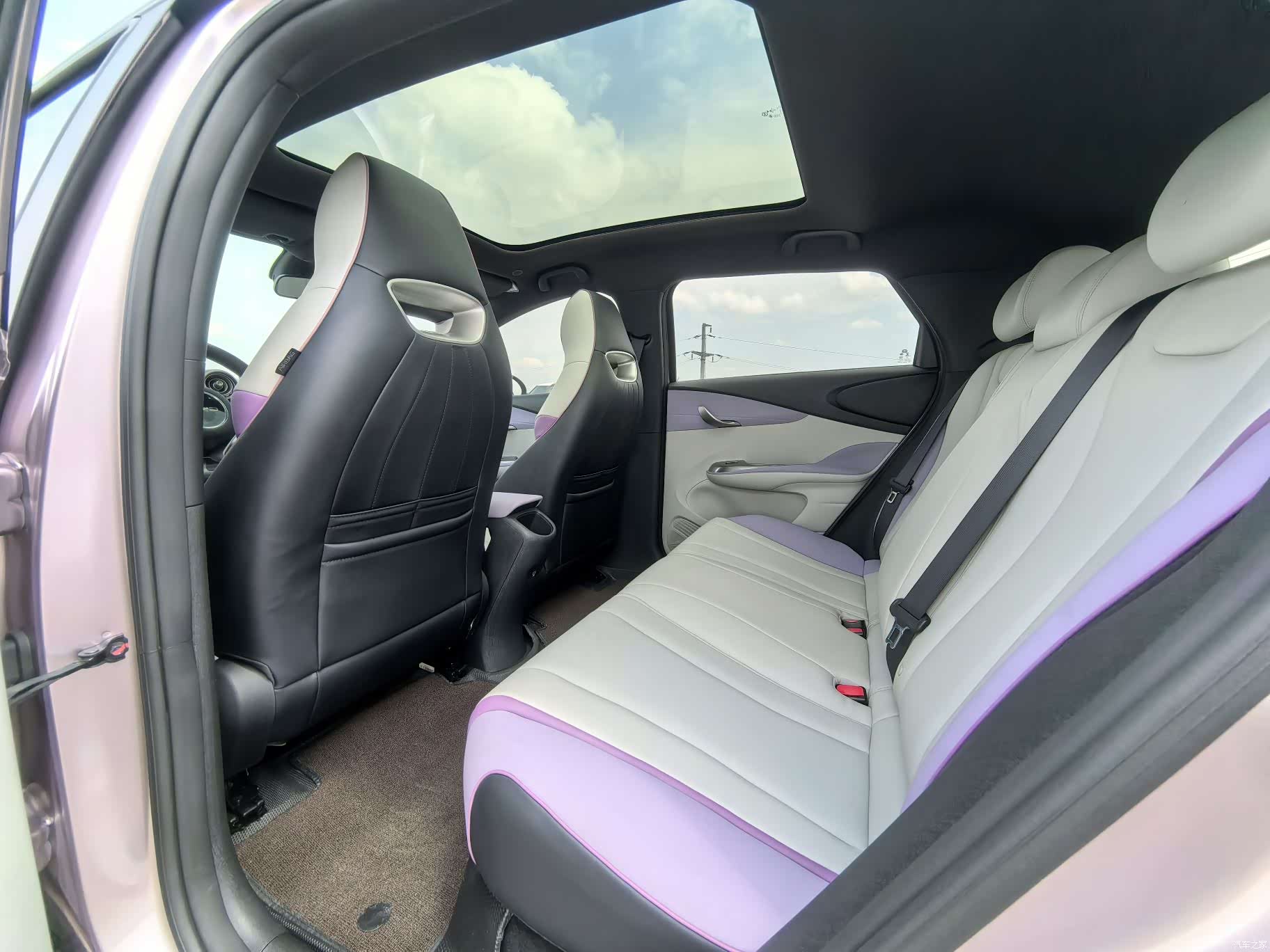 BYD Dolphin, 2022 9