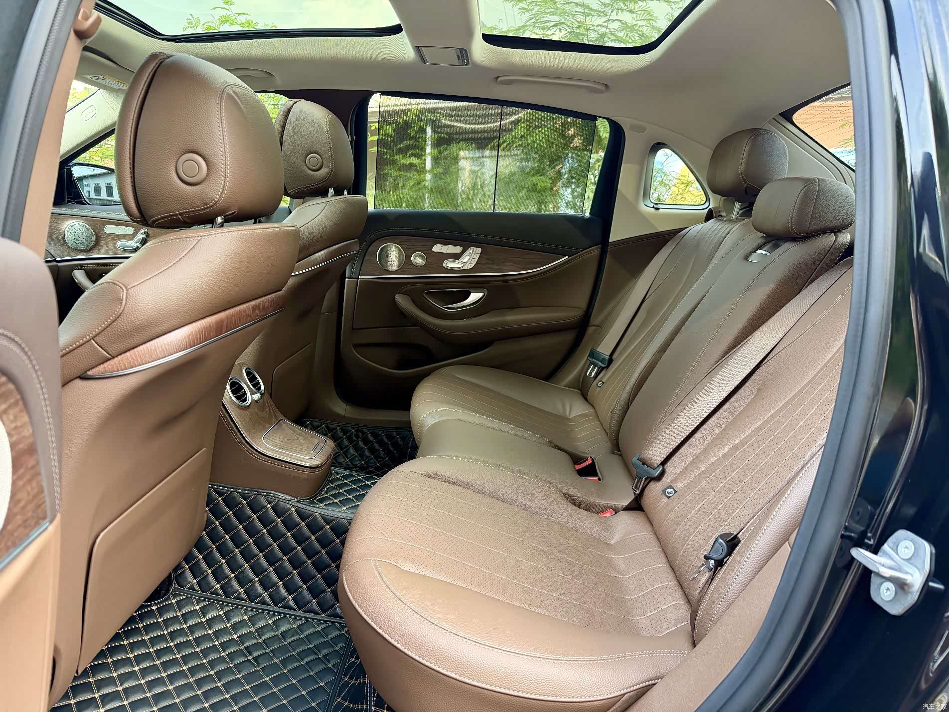 Mercedes-Benz E-Class, 2022 11