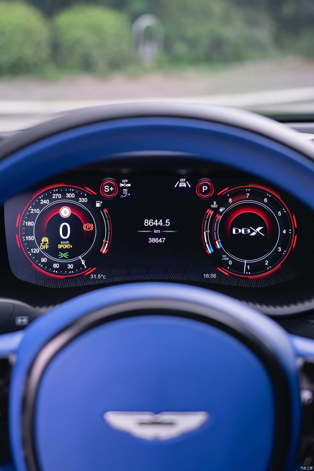 Aston Martin DBX, 2022 14