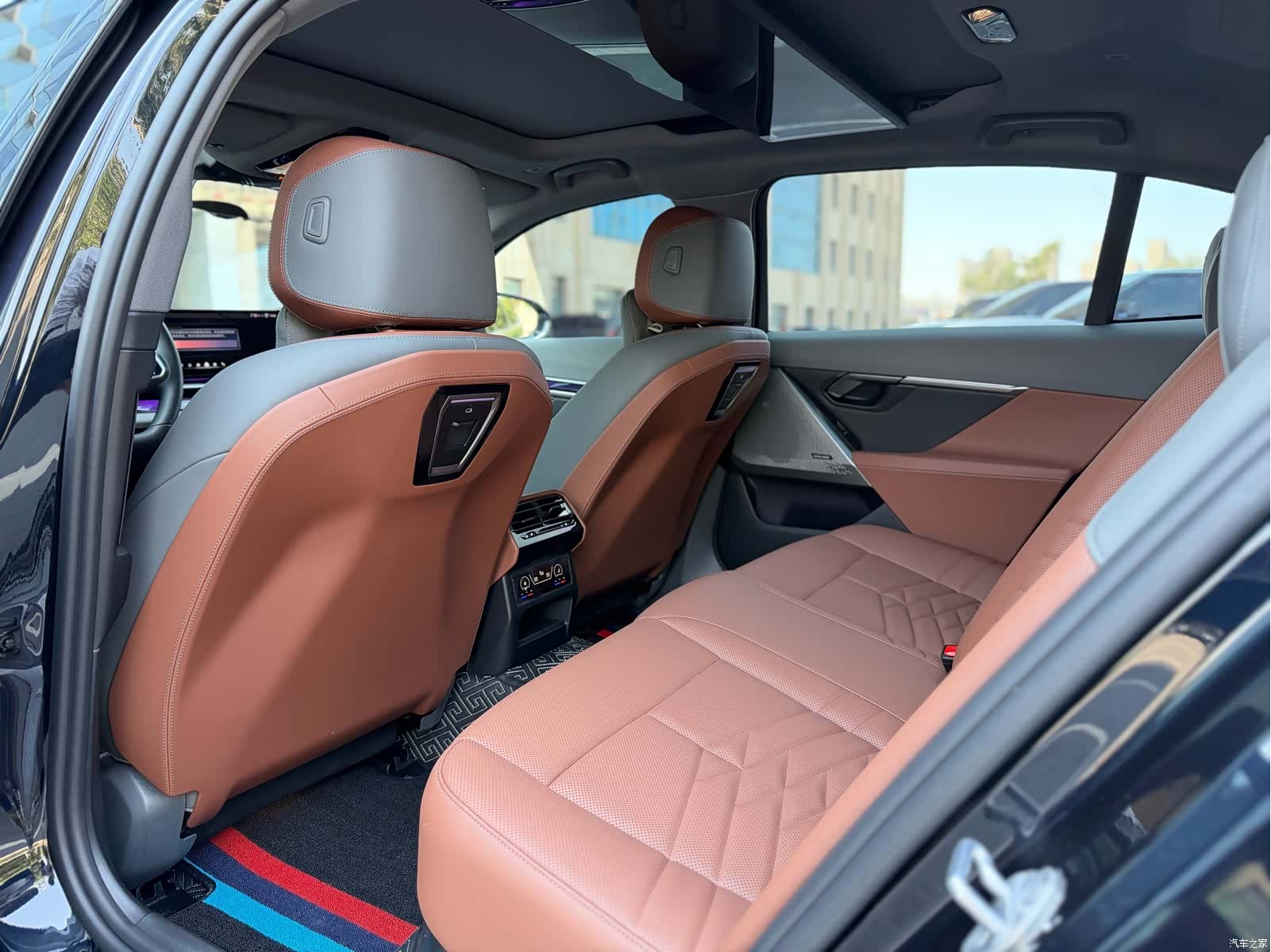 BMW i5, 2025 12