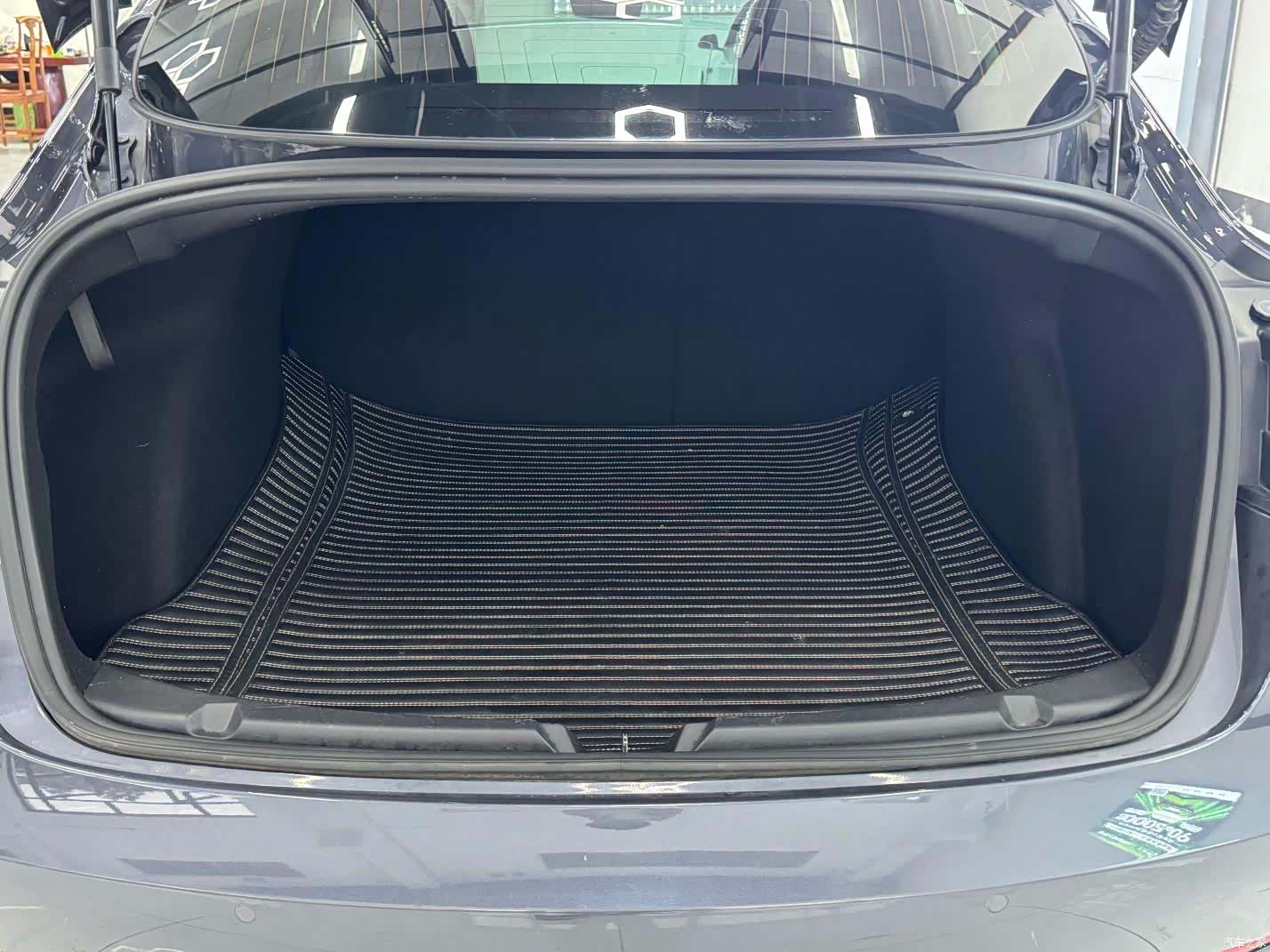 Tesla Model 3, 2025 15
