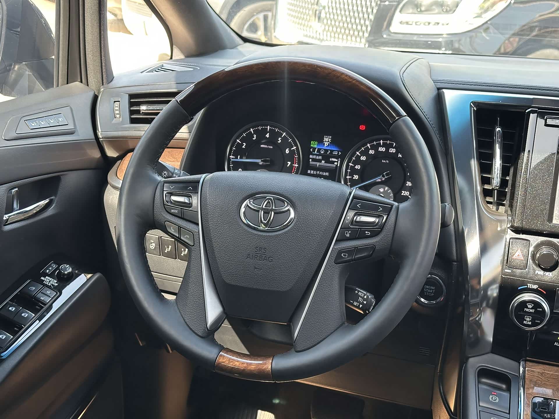 Toyota Alphard, 2017 15