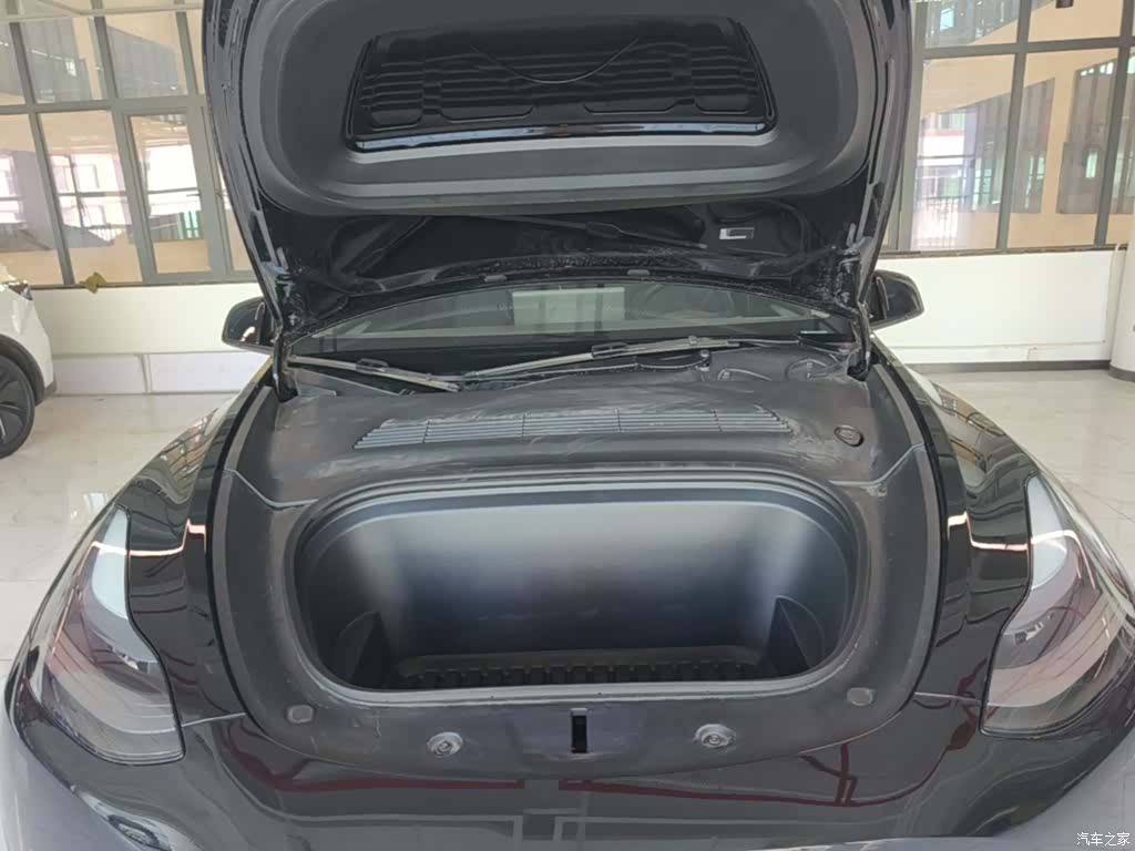Tesla Model Y, 2023 20