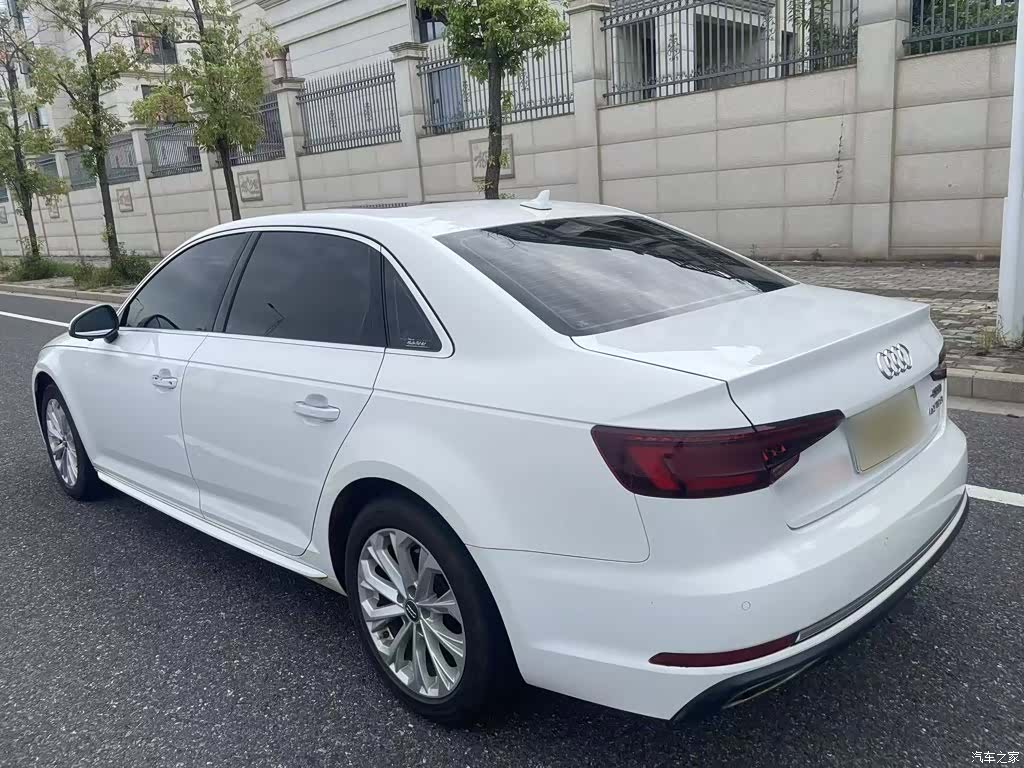 Audi A4L, 2020 все фото