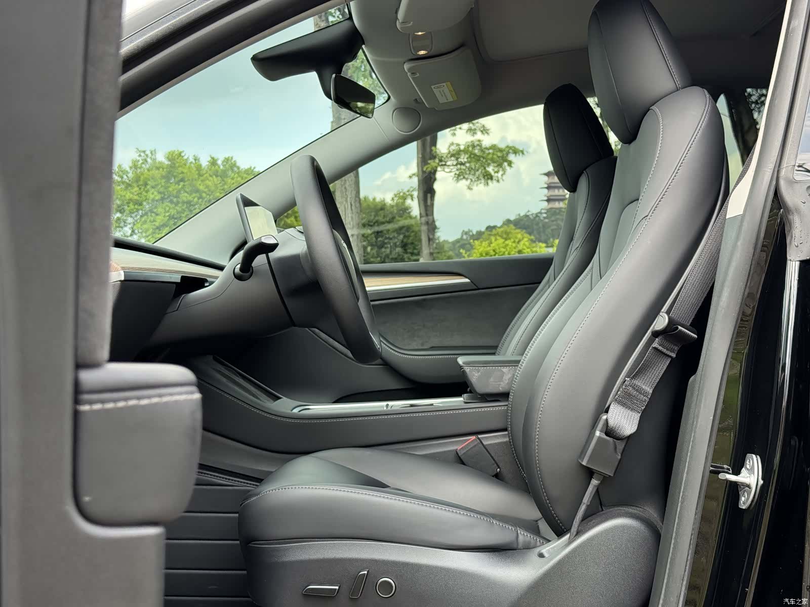 Tesla Model Y, 2023 10