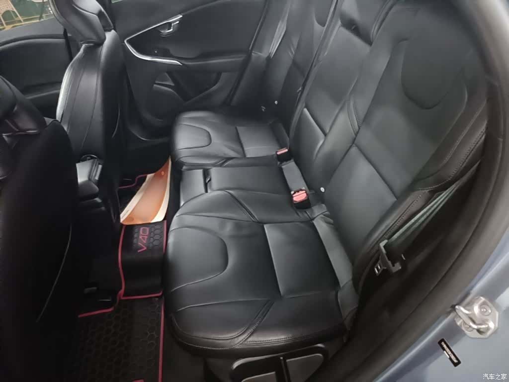 Volvo V40, 2019 17