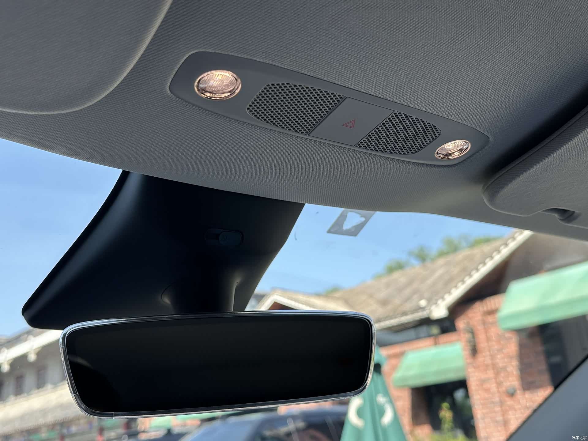 Tesla Model Y, 2023 15