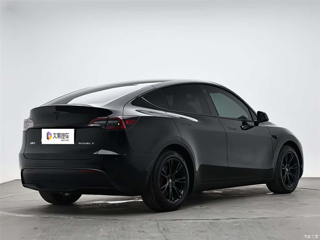 Tesla Model Y, 2022 3