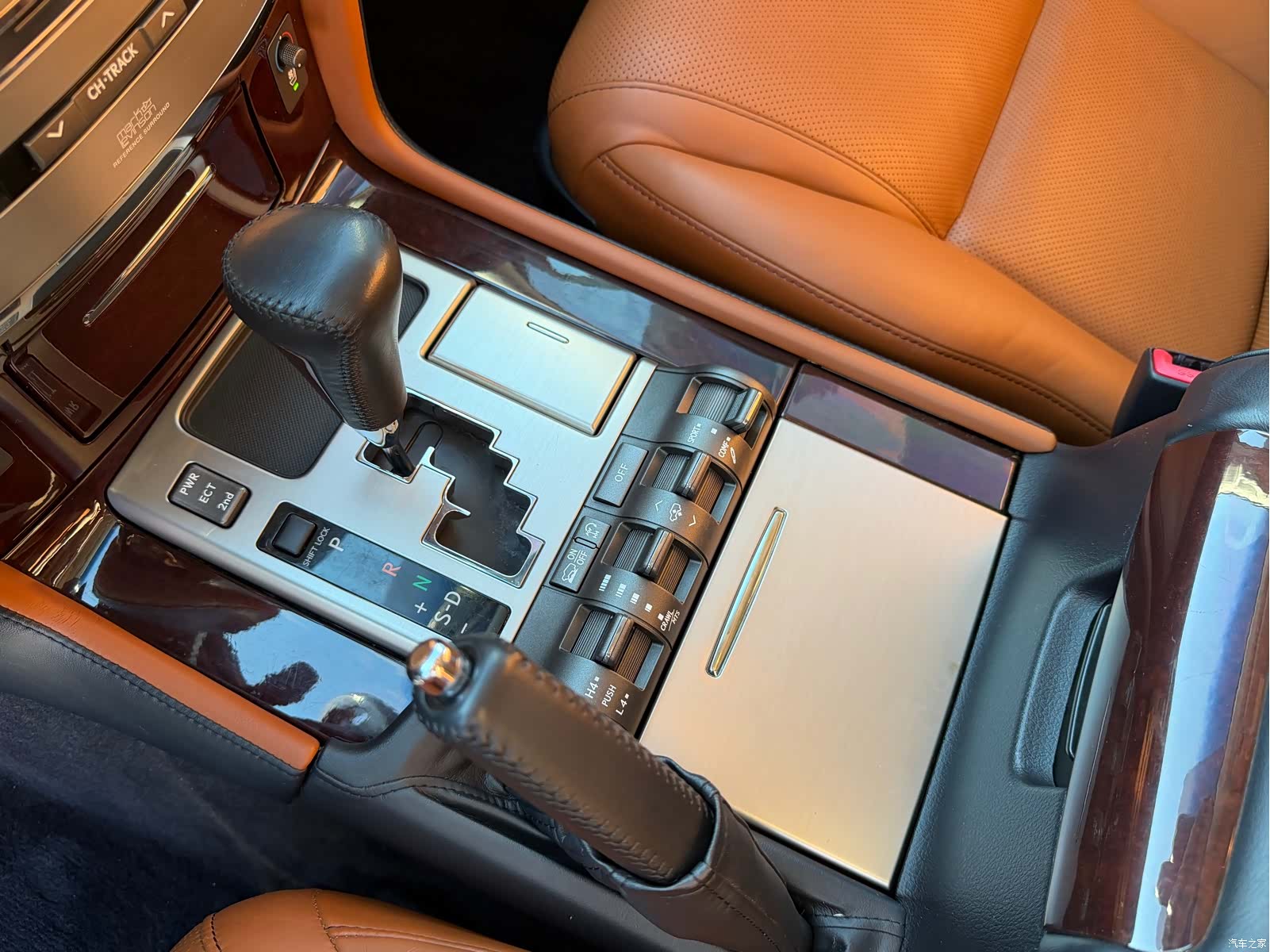 Lexus LX, 2013 11