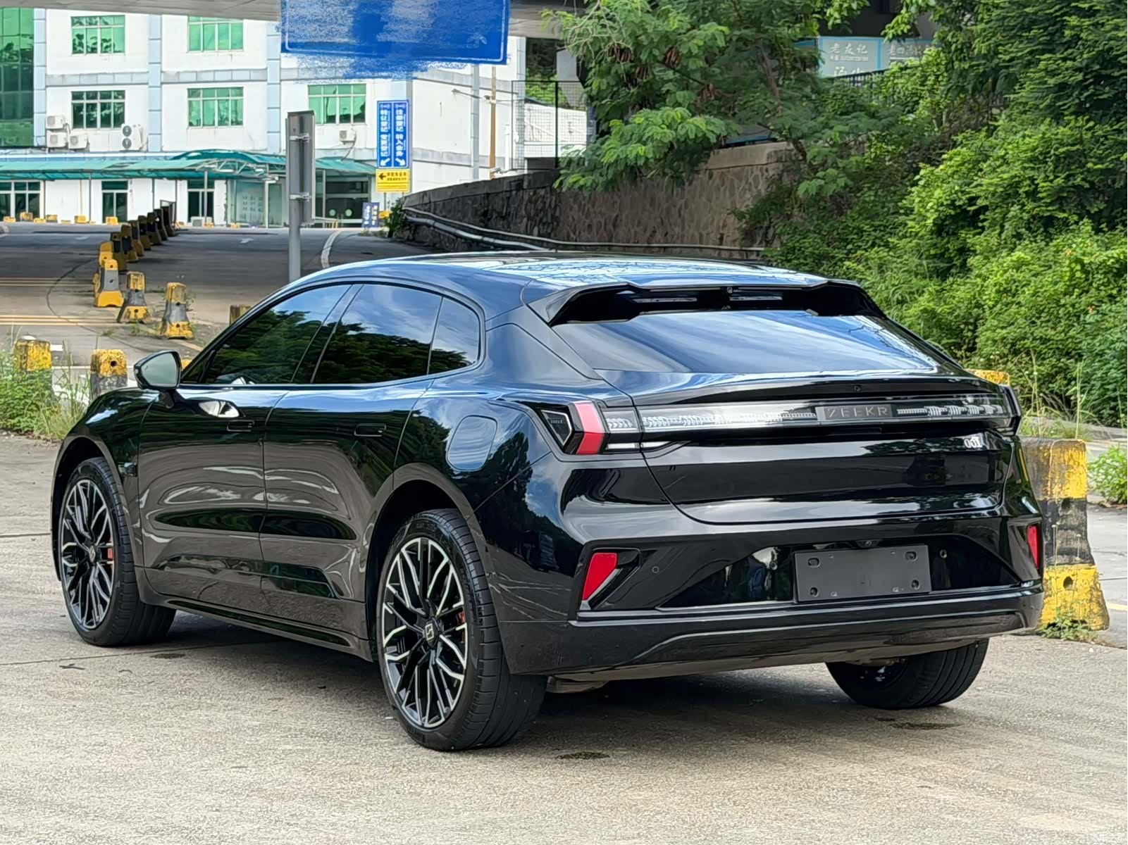 Zeekr 001, 2024 3
