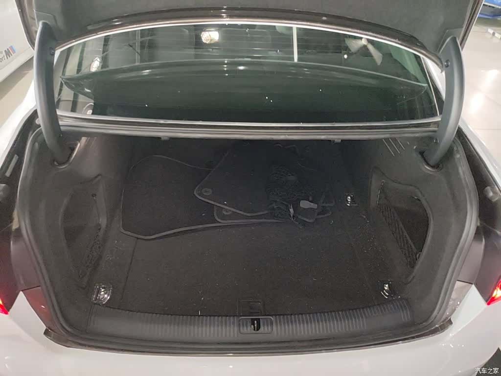 Audi A4L, 2017 19