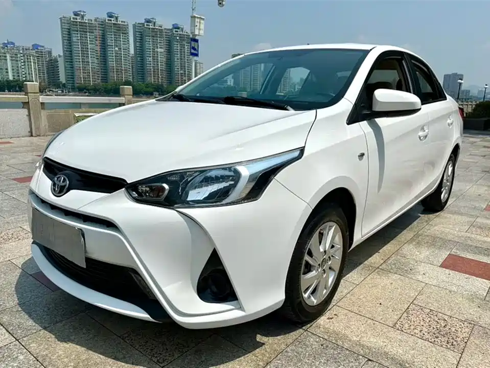 Toyota YARiS L to enjoy