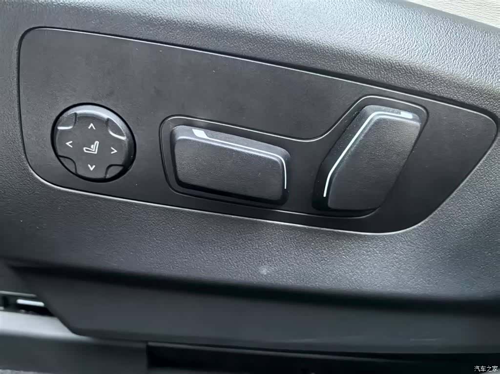 BMW M5, 2025 10