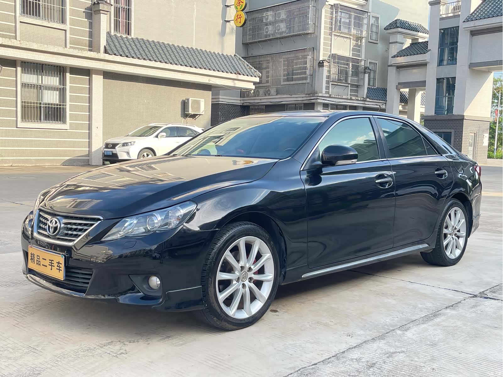 Toyota 2.5V, 2012 1