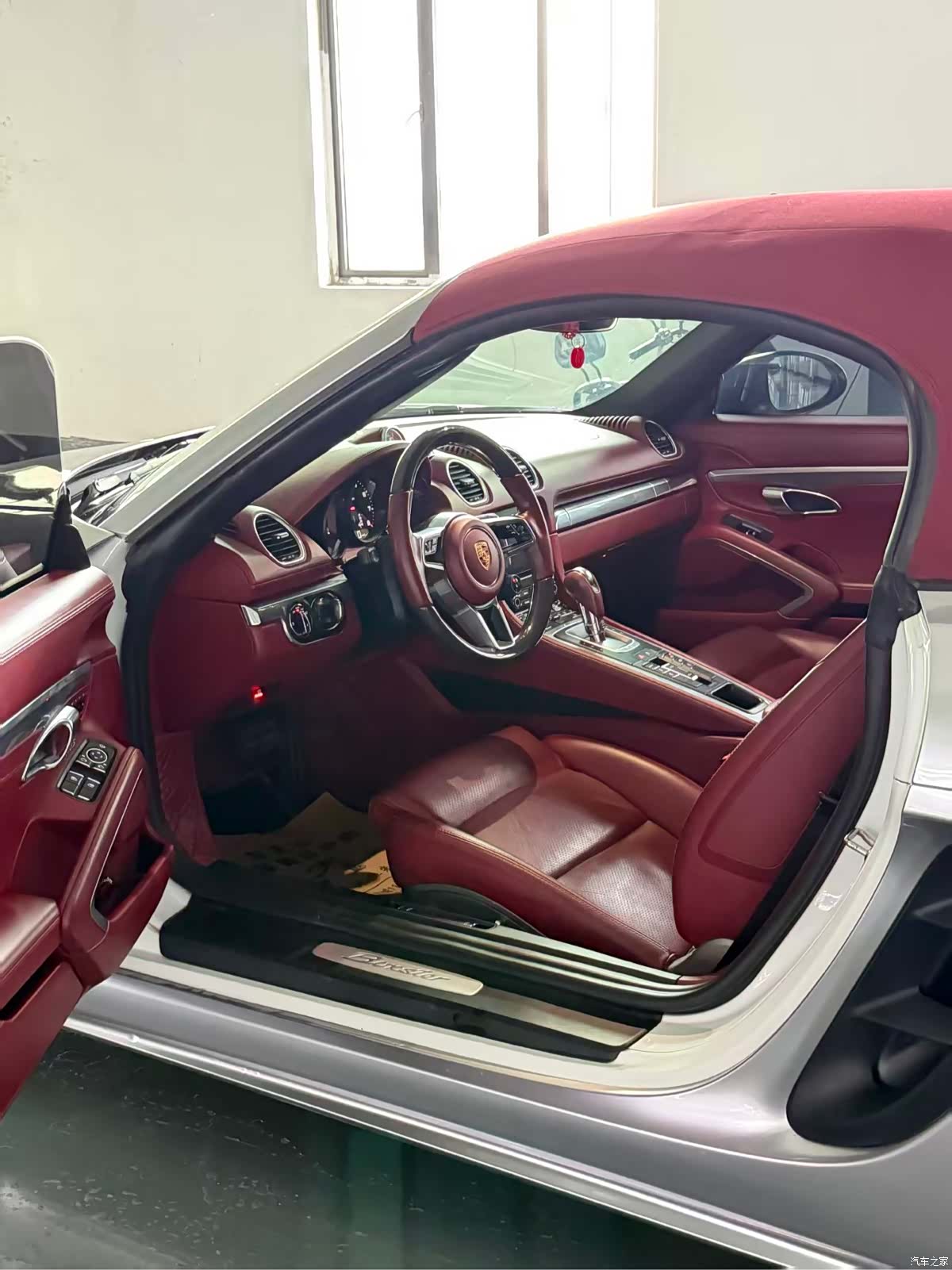Porsche Boxster, 2021 все фото