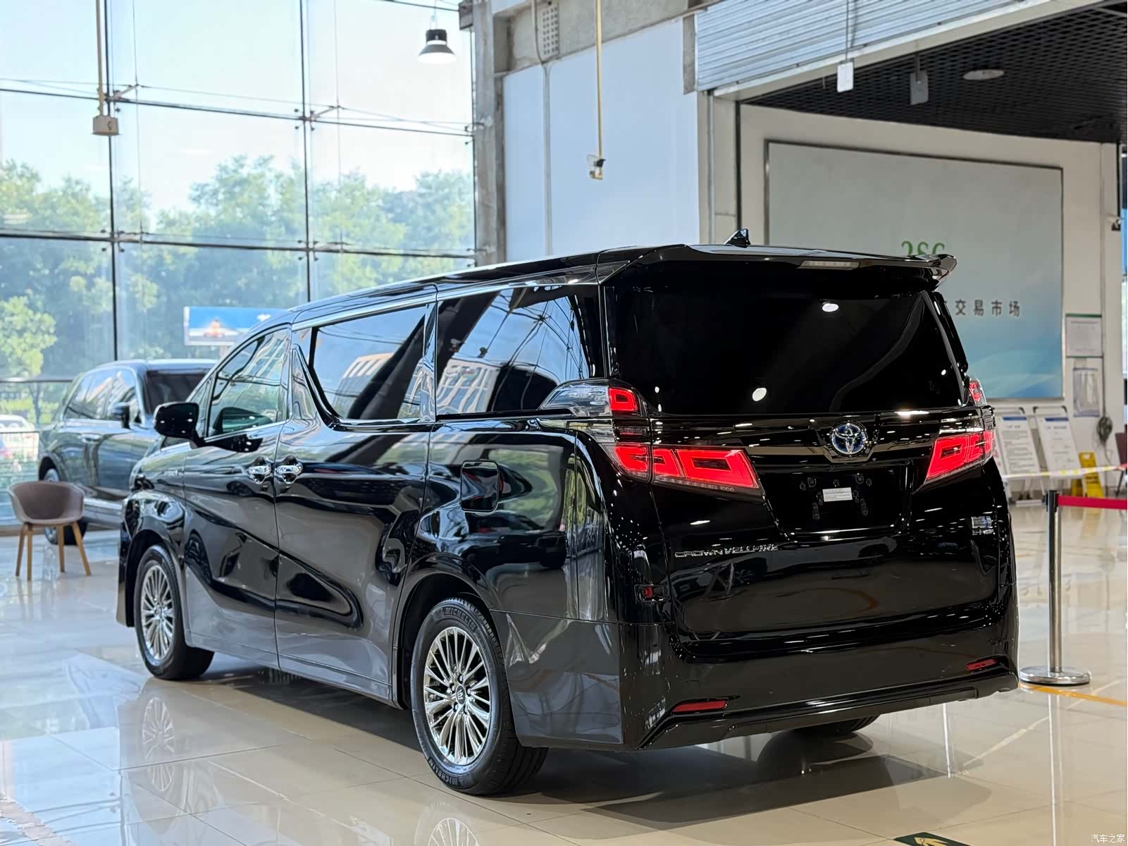 Toyota Vellfire, 2023 25